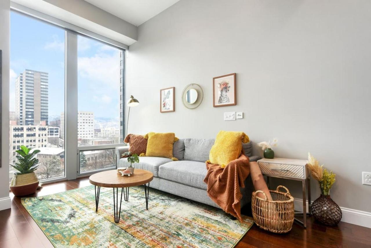 Hostwise Stays - The Washington At Chatham - Free Parking, Private Gym, More! ピッツバーグ エクステリア 写真